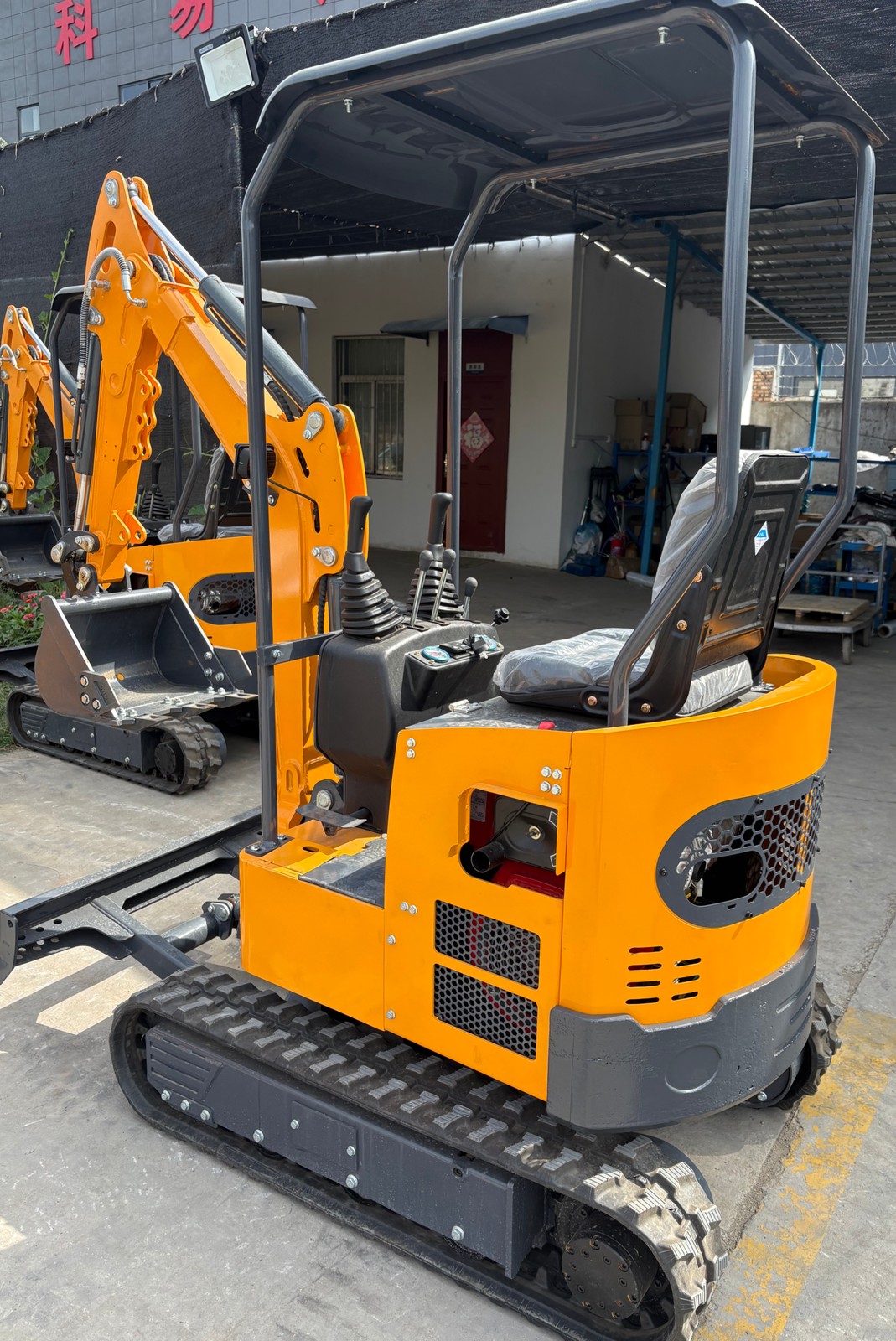 Guoang 13 Mini Excavator (1.3 Ton Standard Version) Brand New Machine